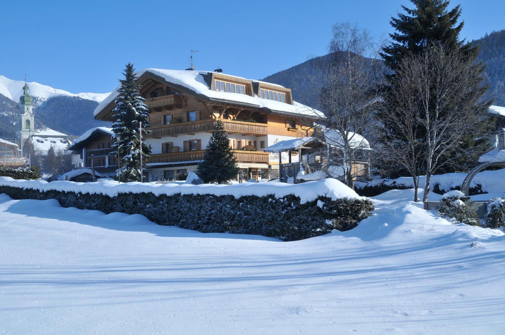 Stauder Hotel Dobbiaco Exterior photo